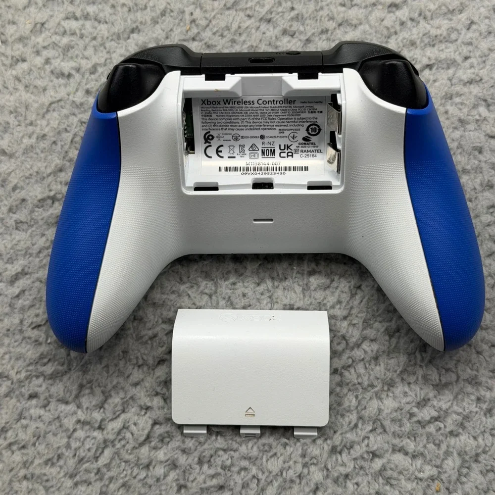 Microsoft Xbox Wireless Controller 1914 Shock Blue M1138144-007 Series X / S